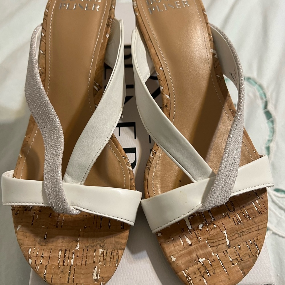 Donald Pliner sandals. Dona sandal. White leather and silver straps.